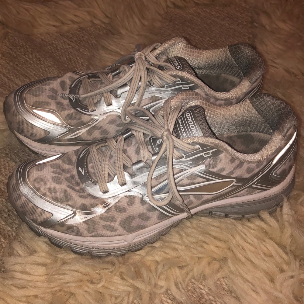 Brooks tennis shoes